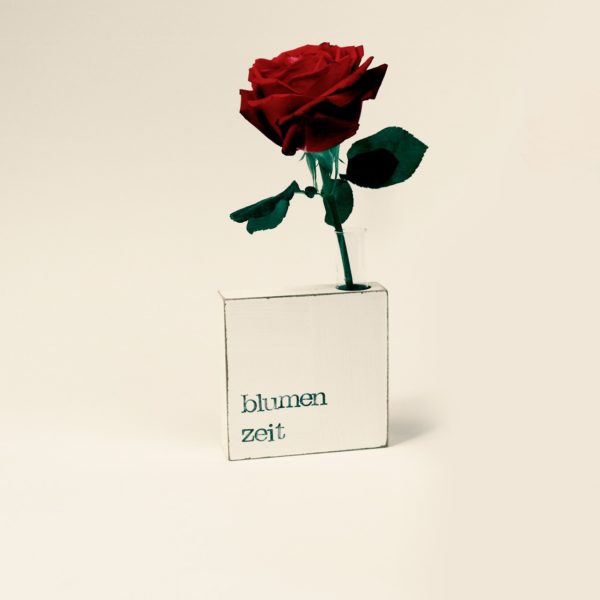 Indra Ohlemutz | Blumenzeit | Vase-Textplatte – Bild 2