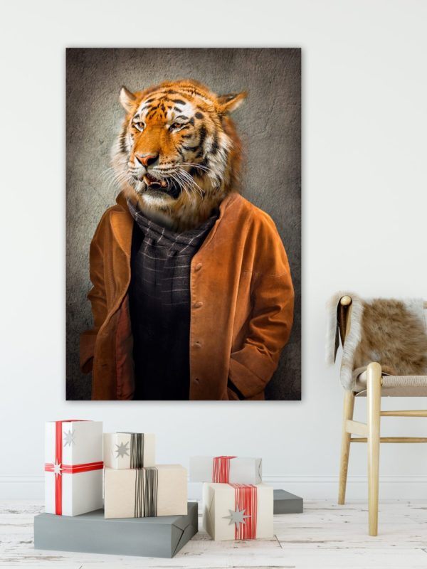 Tiger im Mantel | Digitaldruck auf Acrylglas – Bild 2