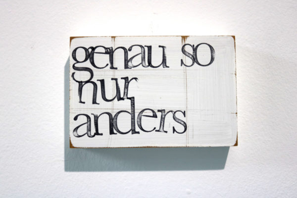 Indra Ohlemutz | genau so nur anders | Textplatte (15 x 10 cm) – Bild 2
