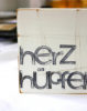 Indra Ohlemutz | herzhüpfen | Textplatte (15 x 15 cm)