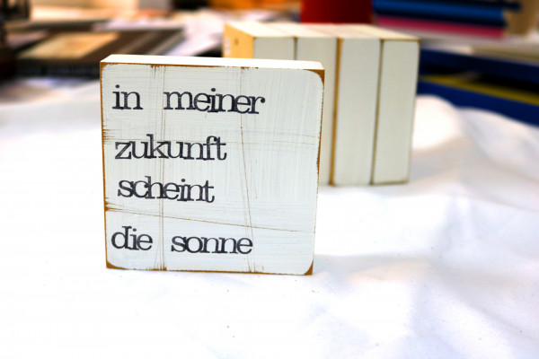 Indra Ohlemutz | in meiner zukunft scheint die sonne | Textplatte (10 x 10 cm)