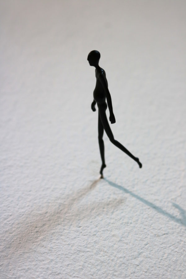 Max Hoffmann | Wandläufer | Bronzeskulptur | klein | 6,5 cm – Bild 2